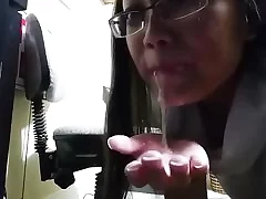 Chinese office mega-slut cocsucks her chief